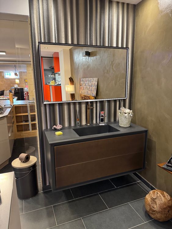 Elegantes Badmöbel Komplettes mit Spiegel Schwarz und Bronze