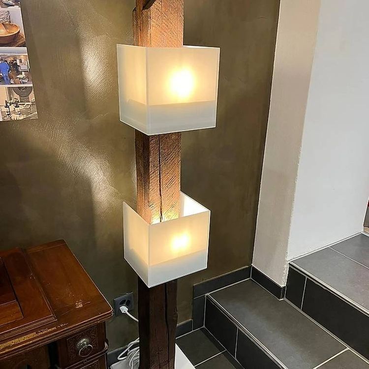 Unikat Stehlampe mit Altholz und LED