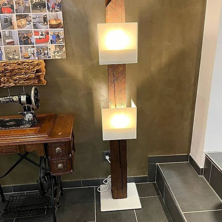 Unikat Stehlampe mit Altholz und LED